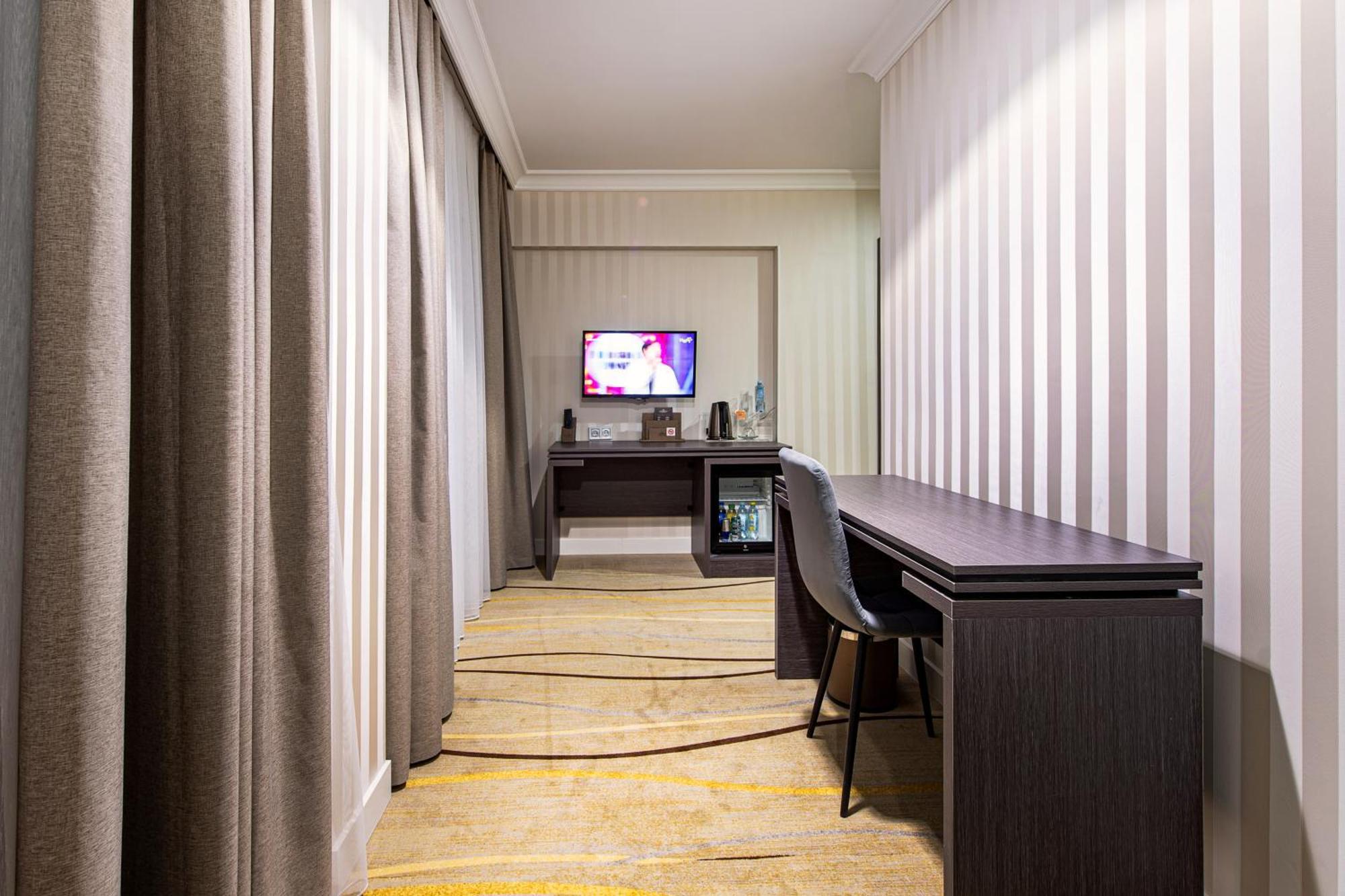 Shymkent Grand Hotel Buitenkant foto