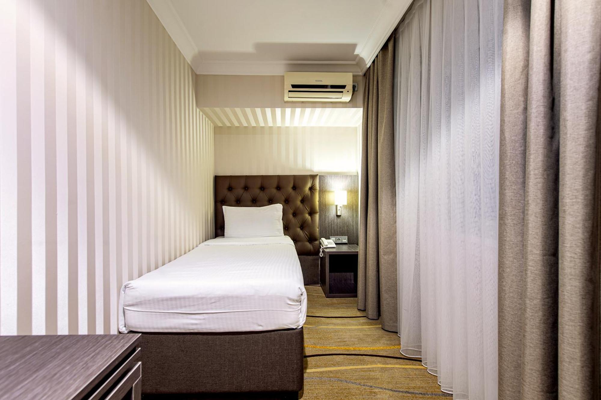 Shymkent Grand Hotel Buitenkant foto