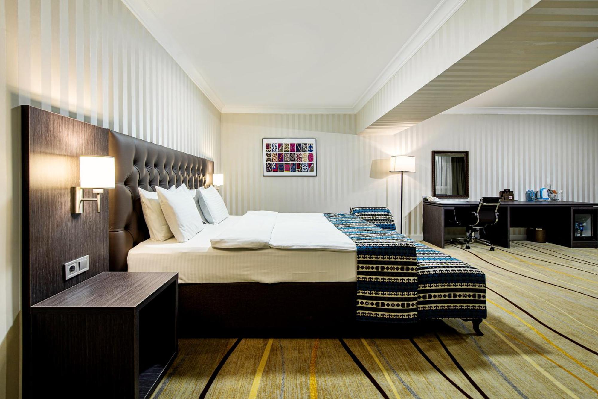 Shymkent Grand Hotel Buitenkant foto