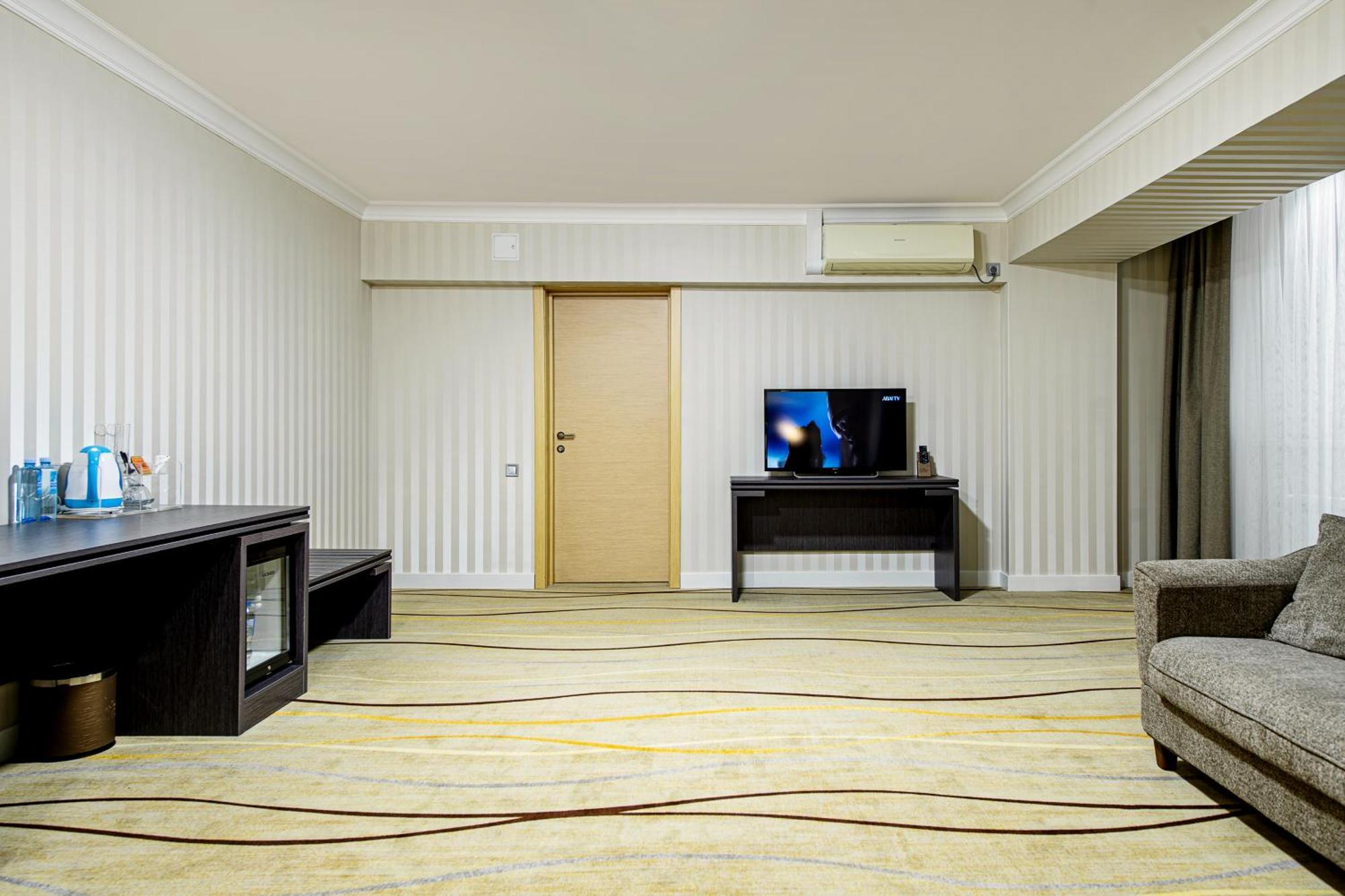 Shymkent Grand Hotel Buitenkant foto