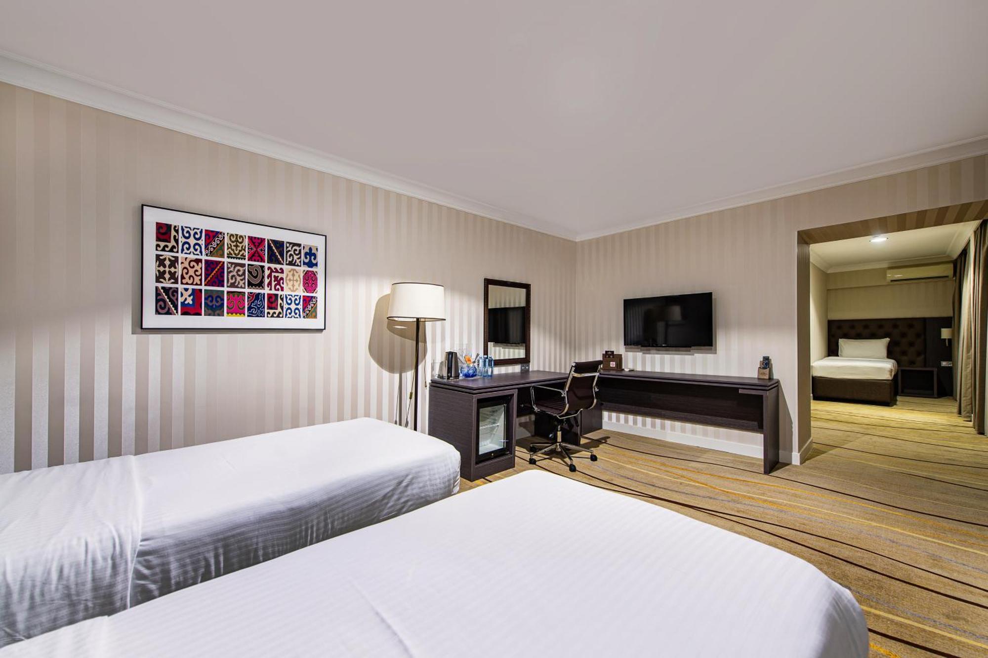 Shymkent Grand Hotel Buitenkant foto