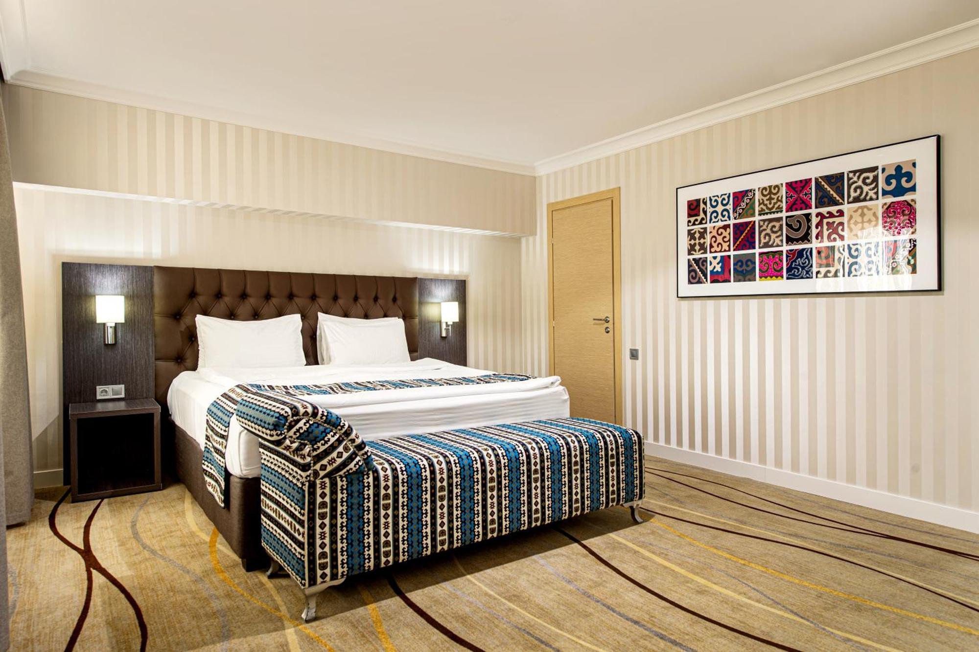 Shymkent Grand Hotel Buitenkant foto