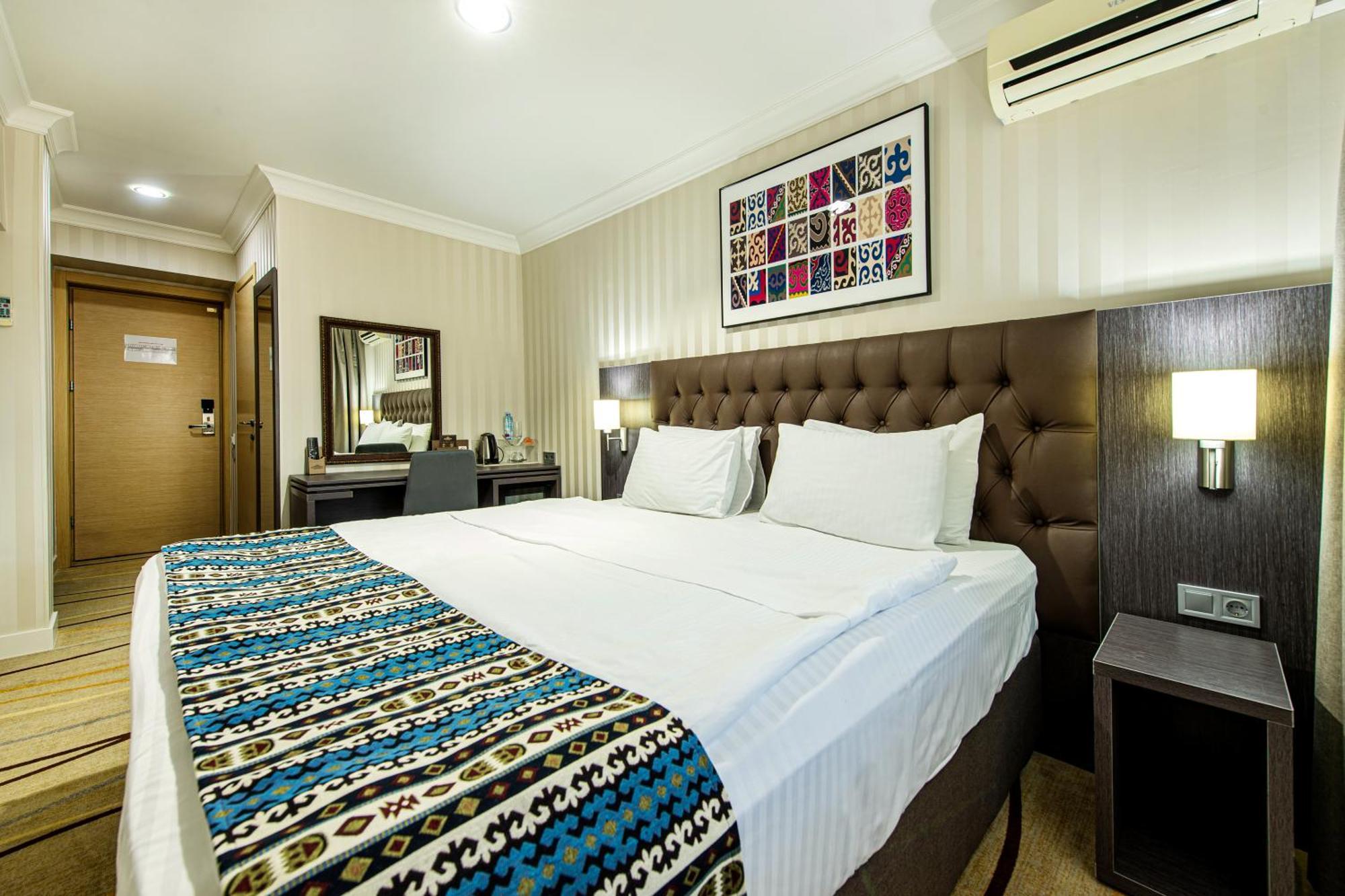 Shymkent Grand Hotel Buitenkant foto