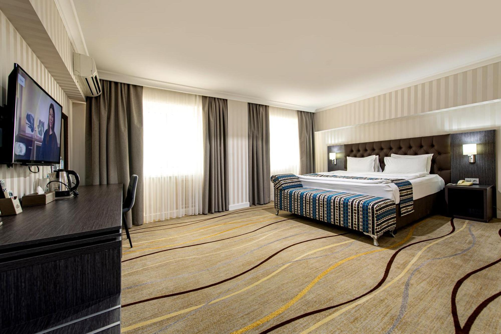 Shymkent Grand Hotel Buitenkant foto