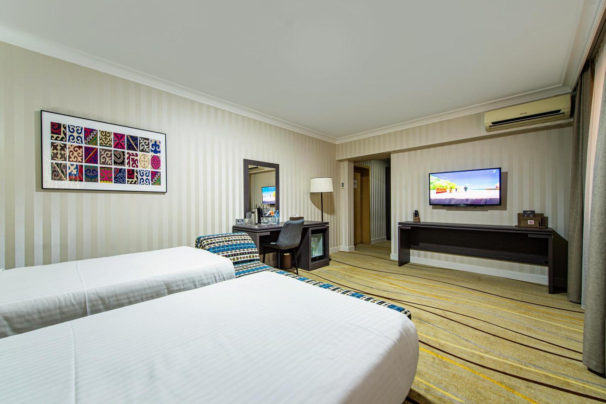 Shymkent Grand Hotel Buitenkant foto