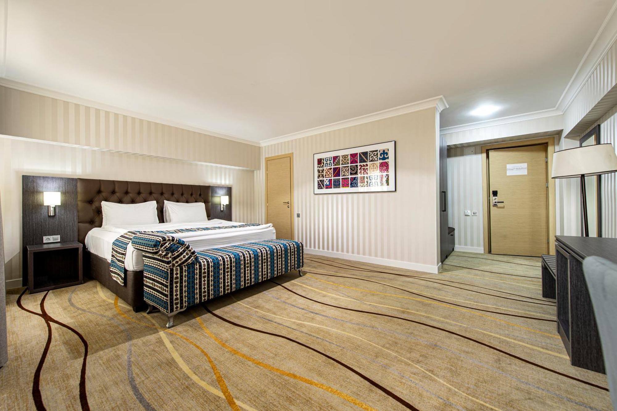 Shymkent Grand Hotel Buitenkant foto