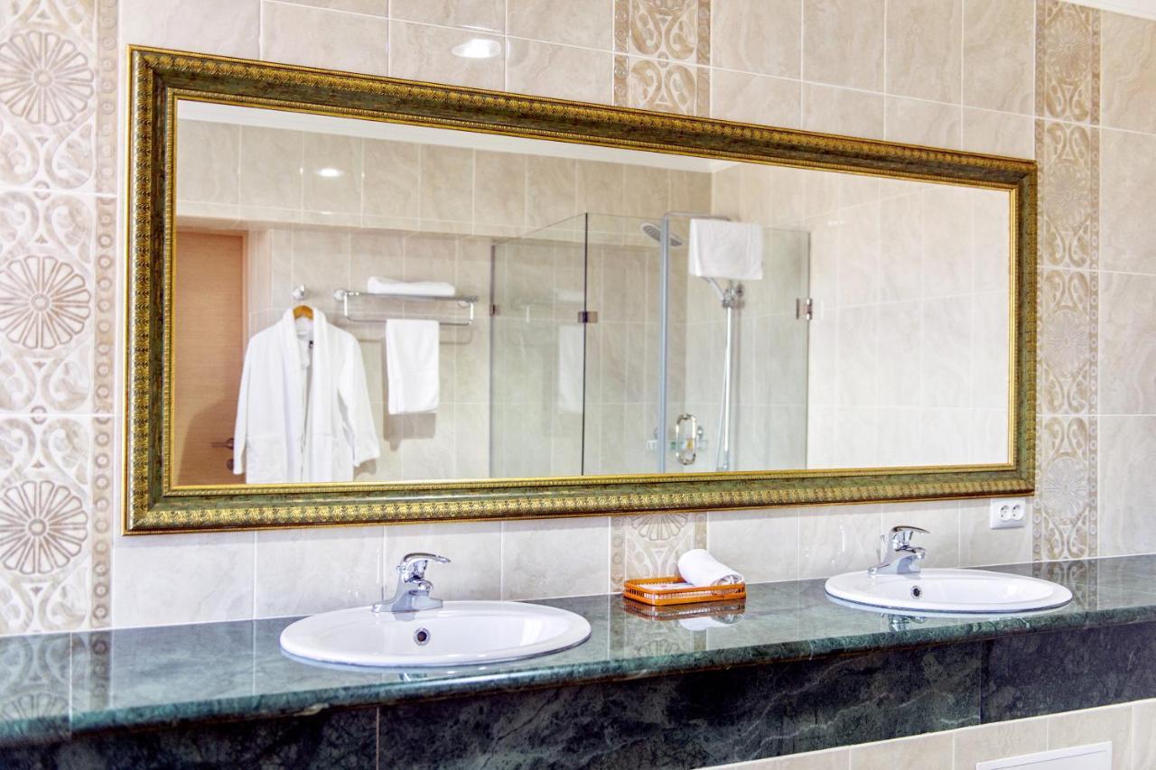 Shymkent Grand Hotel Buitenkant foto