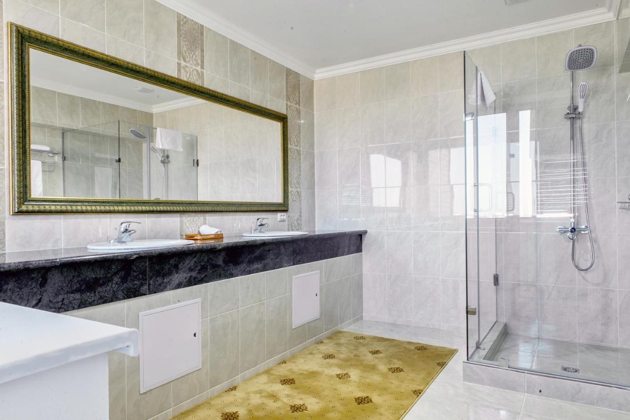 Shymkent Grand Hotel Buitenkant foto